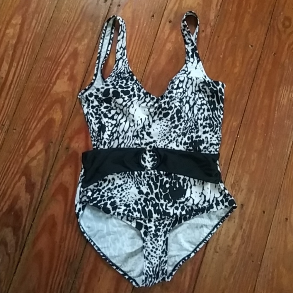 Jaclyn Smith one-piece bathing